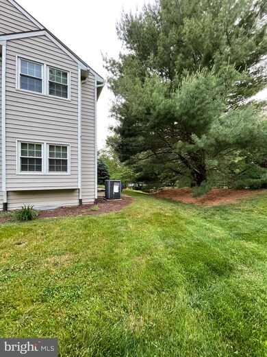 3804 Fox Pointe Ct unit 3804, Glen Mills, PA 19342 - photo 5