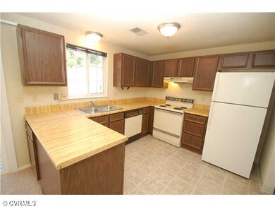 Kitchen - Kitchen with lots of counter and cabinet