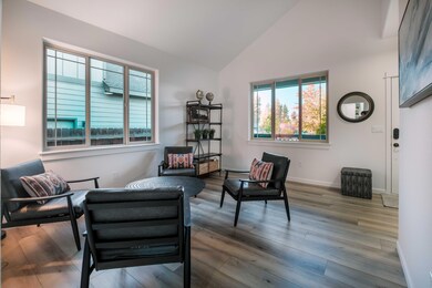 20241003-327-sw-garfield-ave-019