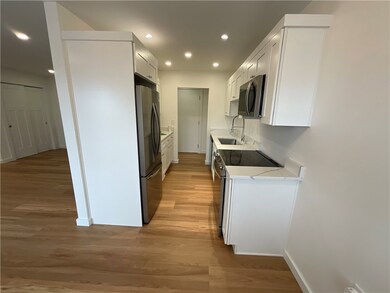 41 Bullocks Point Ave unit 5B, Riverside, RI 02915 - photo 2