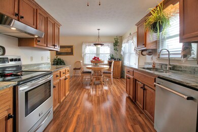 819 Isaac Shelby Cir E, Frankfort, KY 40601 - photo 3