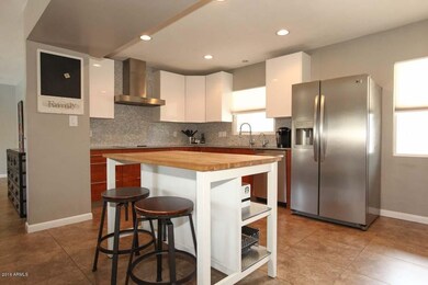 Kitchen Breakfast Bar