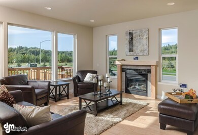 5500 Grand Teton Loop-large-017-Living R