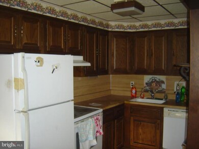 208 Golf Rd, Darby, PA 19023 - photo 4