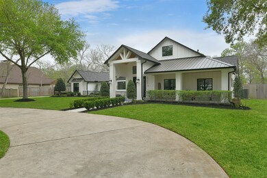 2302 Pine Dr, Friendswood, TX 77546 - photo 2