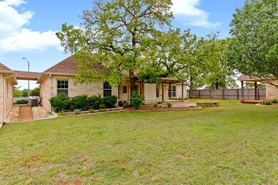 802 Kimberly Ln, Fredericksburg, TX 78624 - photo 2