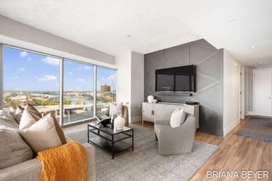 12-web-or-mls-335-bridge-st-nw-907