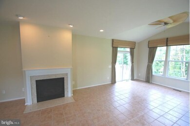 3601 Secret Grove Ct, Dumfries, VA 22025 - photo 4