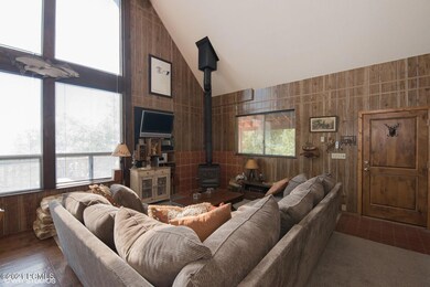 05_1800WUpperCanyonDrLot133_10002_Living