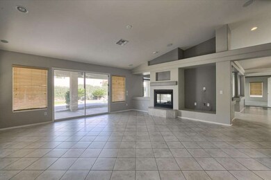 005_Family Room