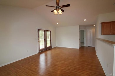 109 Cedarcrest Dr, Waynesboro, VA 22980 - photo 6