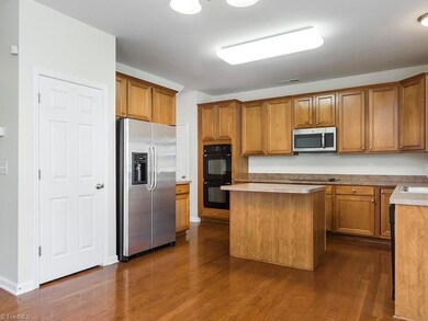Kitchen w/ island. Double ovens.