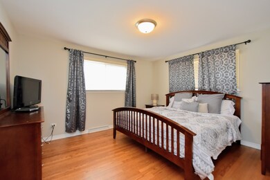 103 Spruce Ave, Waukegan, IL 60087 - photo 4