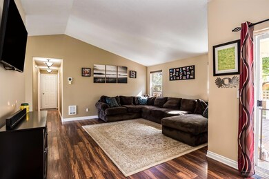 2156 SW 28th St, Redmond, OR 97756 - photo 6