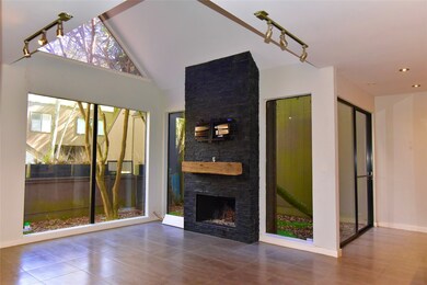 229 Litchfield Ln, Houston, TX 77024 - photo 5