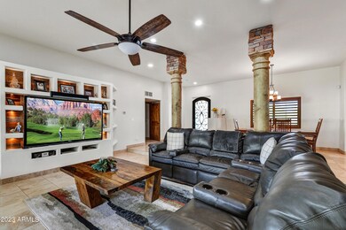 006_Living Room