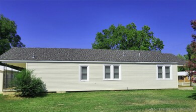601 N E St, Eufaula, OK 74432 - photo 3