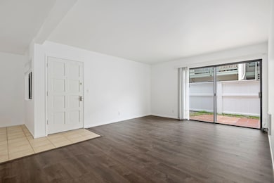 06 - Living Room