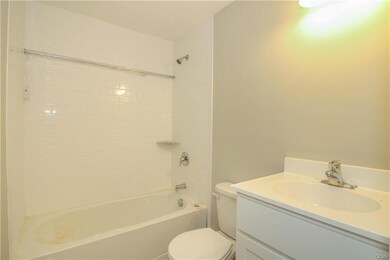 259 Blenheim Dr, Easton, PA 18045 - photo 4