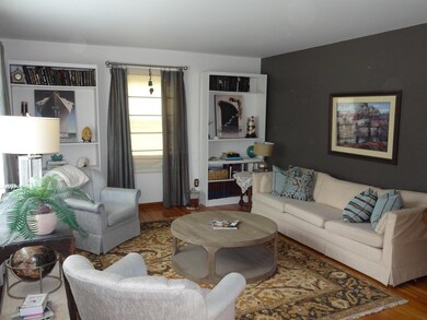 5705 Loganwood Rd, Columbus, OH 43229 - photo 4