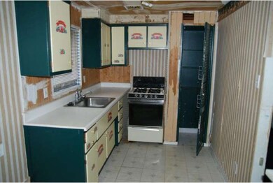 2772 Maxwell St, Philadelphia, PA 19136 - photo 5