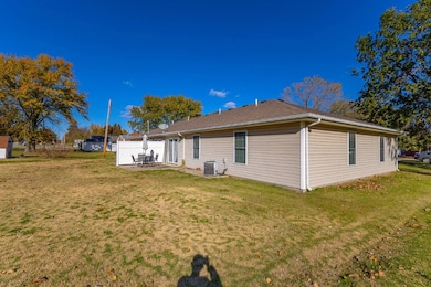 121 S Oregon Ave, Columbus, KS 66725 - photo 3