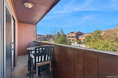 56 Stonegate Dr, Staten Island, NY 10304 - photo 4