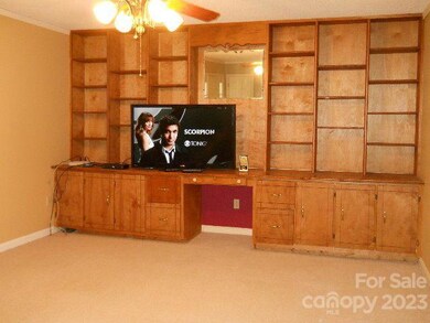 529 Barringer St, Salisbury, NC 28146 - photo 2