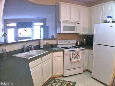 411 Hamlet Club Dr unit 205, Edgewater, MD 21037 - photo 4