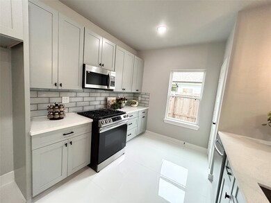 2438 Lucky St, Houston, TX 77088 - photo 7