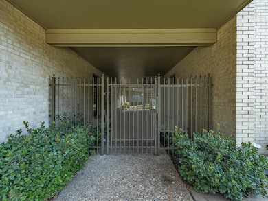 11102 Valleydale Dr unit A, Dallas, TX 75230 - photo 3