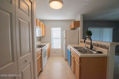 3770 Verde Gardens Cir, Jacksonville, FL 32218 - photo 2