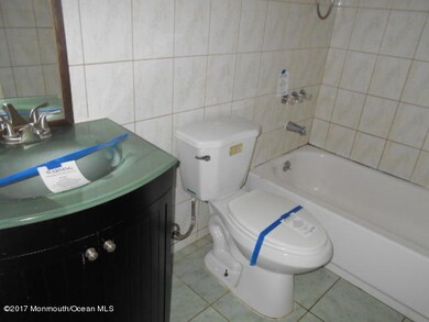 352-384129 - Bathroom