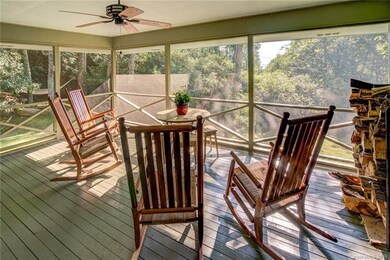 Family sized screen porch, kitchen & Living entry