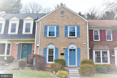 11529 Pine Cone Ct, Reston, VA 20191 - photo 2