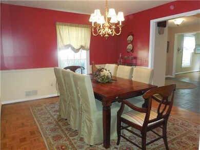 Dining Room Perfect for holiday entertaining, the 