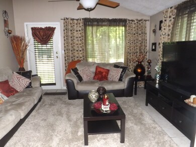 1724 Queens Ct, Carpentersville, IL 60110 - photo 3