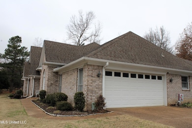12190 Whispering Pines Dr, Olive Branch, MS 38654 - photo 2