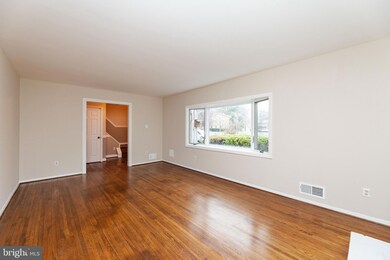 9205 Kristin Ln, Fairfax, VA 22032 - photo 5
