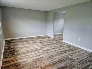 5625 Sandra Dr, Pittsburgh, PA 15236 - photo 5