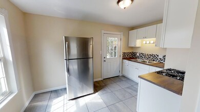 Eat-in Kitchen