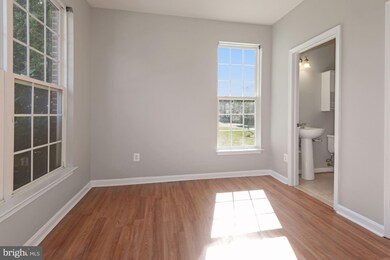 2392 Woodland Pond Ln, Herndon, VA 20171 - photo 4