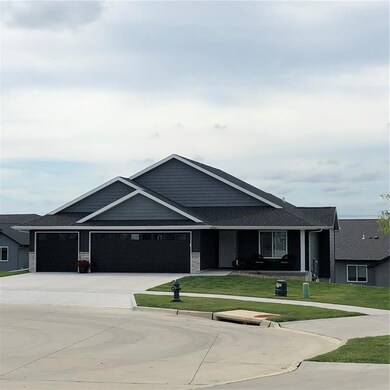 3811 Bluebird Dr SW, Cedar Rapids, IA 52404 - photo 2