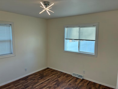 1114 Eleanor Dr, Waterloo, IA 50701 - photo 6