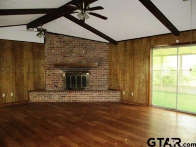 2807 2807 Chandler St, Kilgore, TX 75662 - photo 2