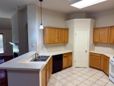 Kitchen with a peninsula, dishwasher, white elect