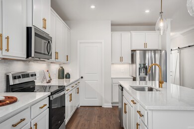 1926 Hildebrand Ln, Columbia, TN 38401 - photo 3