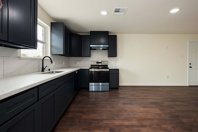 Fresh, bright, and inviting. This
kitchen and liv