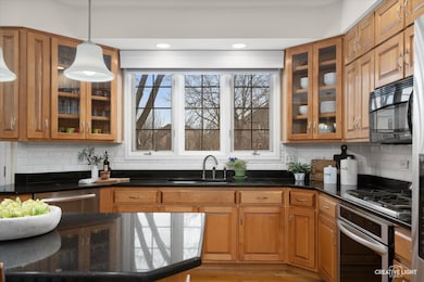 4311 Camelot Cir, Naperville, IL 60564 - photo 7