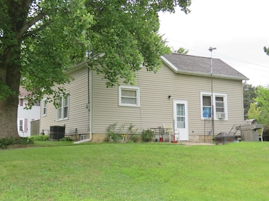 108 W Monroe St, Maquoketa, IA 52060 - photo 4